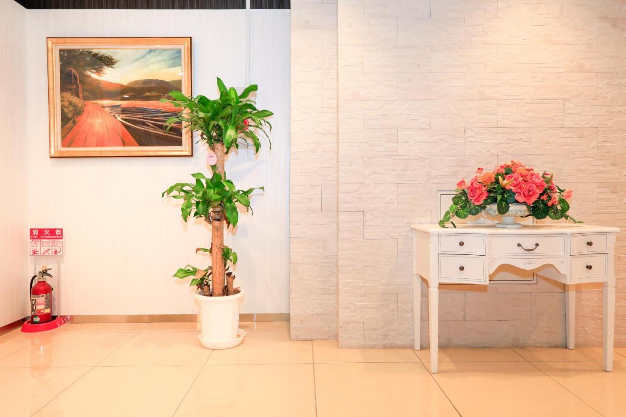 Oyo Hotel Plaza In Namba Minami Osaka Buitenkant foto